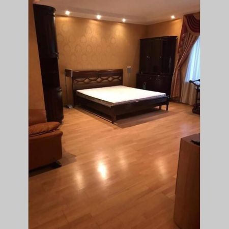 One Bedroom Kreschatik Str 4 كييف المظهر الخارجي الصورة
