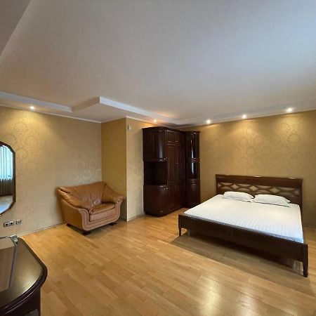 One Bedroom Kreschatik Str 4 كييف المظهر الخارجي الصورة