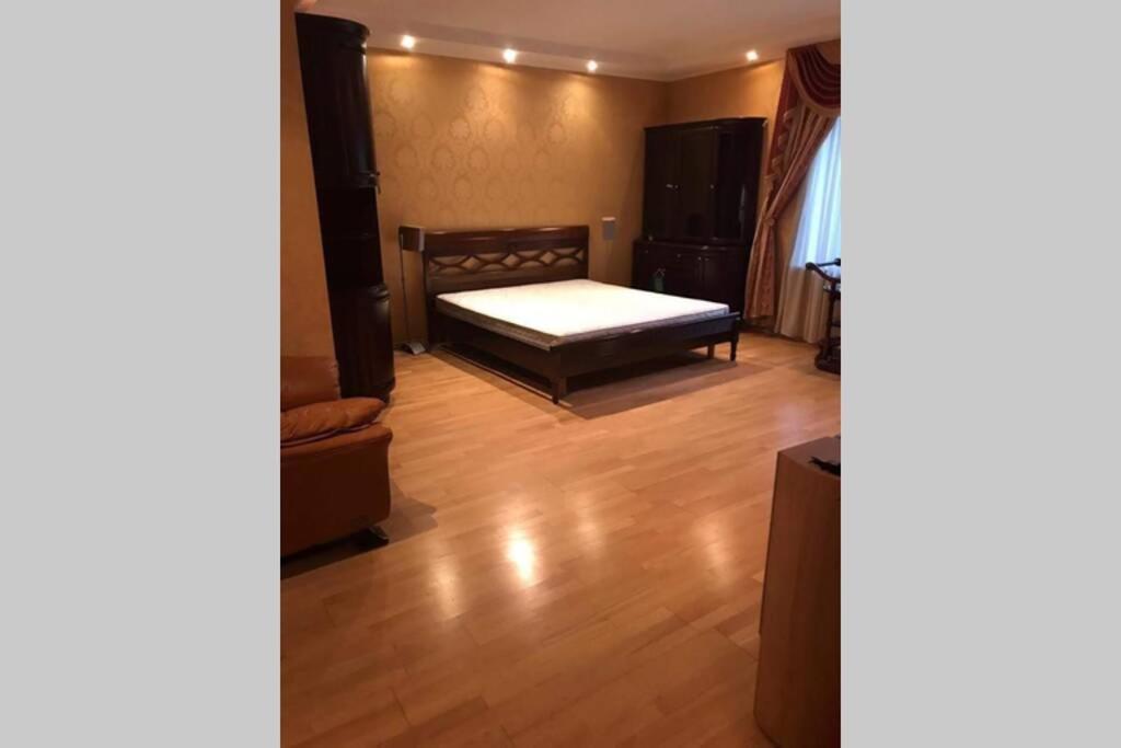 One Bedroom Kreschatik Str 4 كييف المظهر الخارجي الصورة