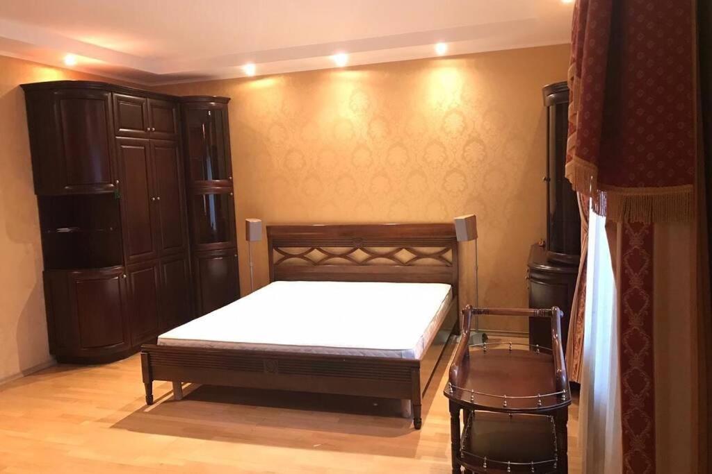 One Bedroom Kreschatik Str 4 كييف المظهر الخارجي الصورة