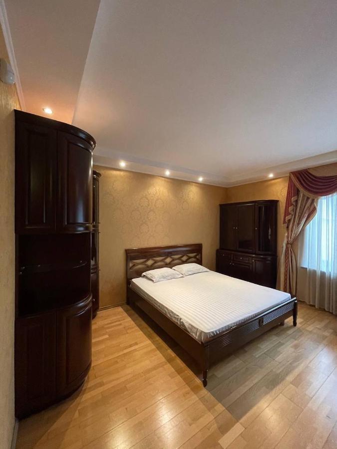One Bedroom Kreschatik Str 4 كييف المظهر الخارجي الصورة