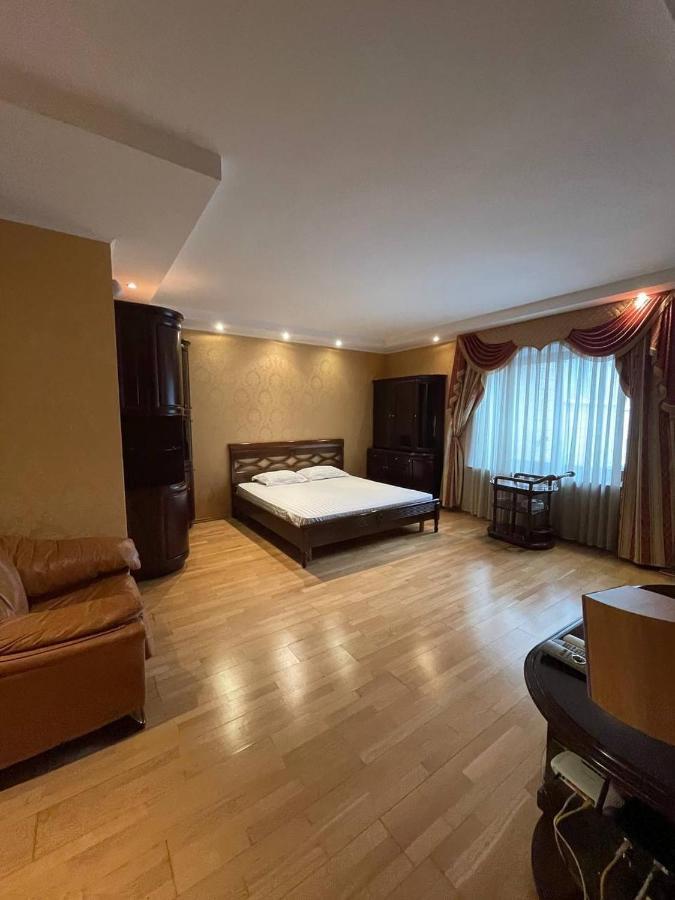 One Bedroom Kreschatik Str 4 كييف المظهر الخارجي الصورة