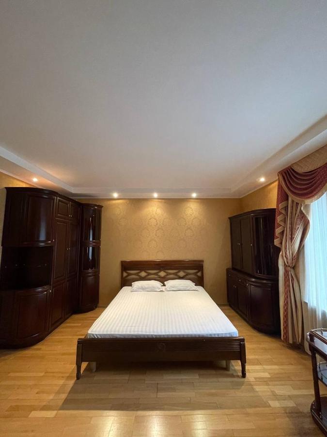 One Bedroom Kreschatik Str 4 كييف المظهر الخارجي الصورة