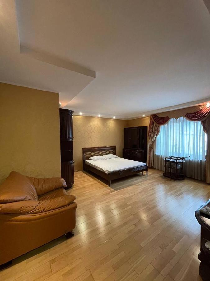 One Bedroom Kreschatik Str 4 كييف المظهر الخارجي الصورة