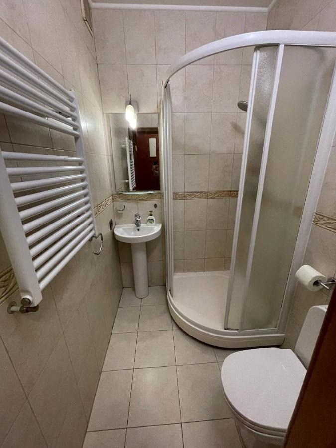 One Bedroom Kreschatik Str 4 كييف المظهر الخارجي الصورة