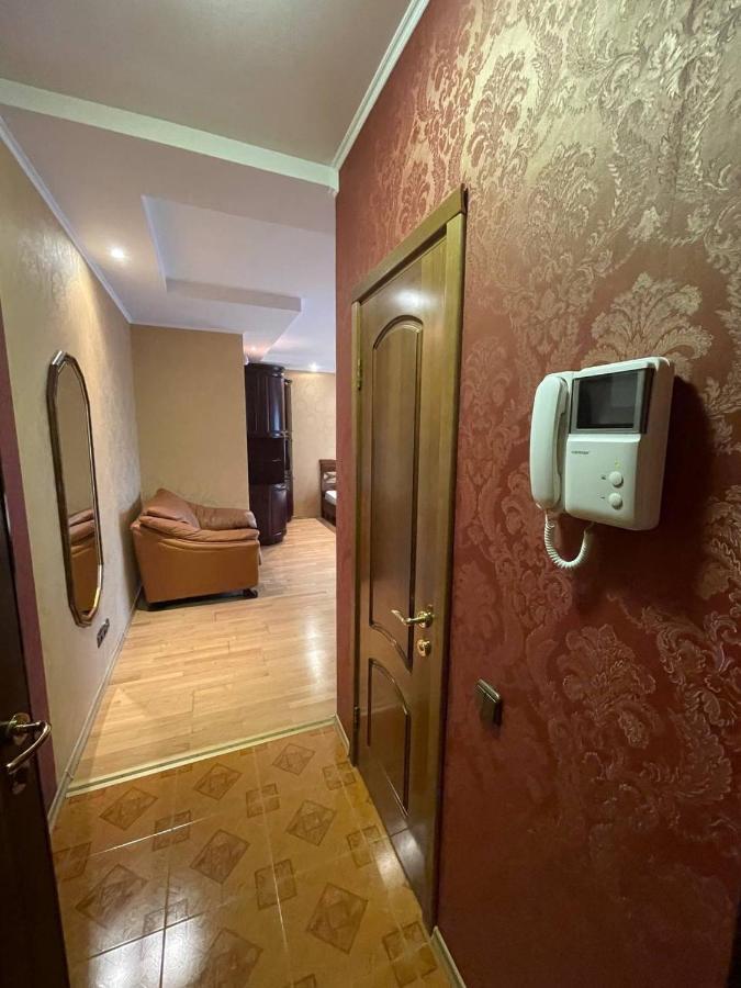 One Bedroom Kreschatik Str 4 كييف المظهر الخارجي الصورة